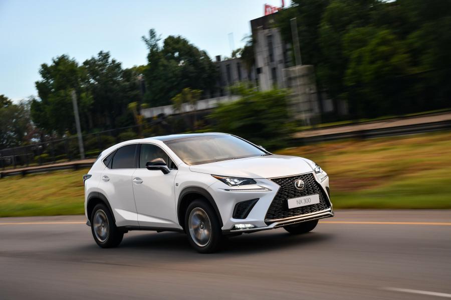  Lexus NX300 F-Sport 2017 года  (ZA) (фото 18 из 40)